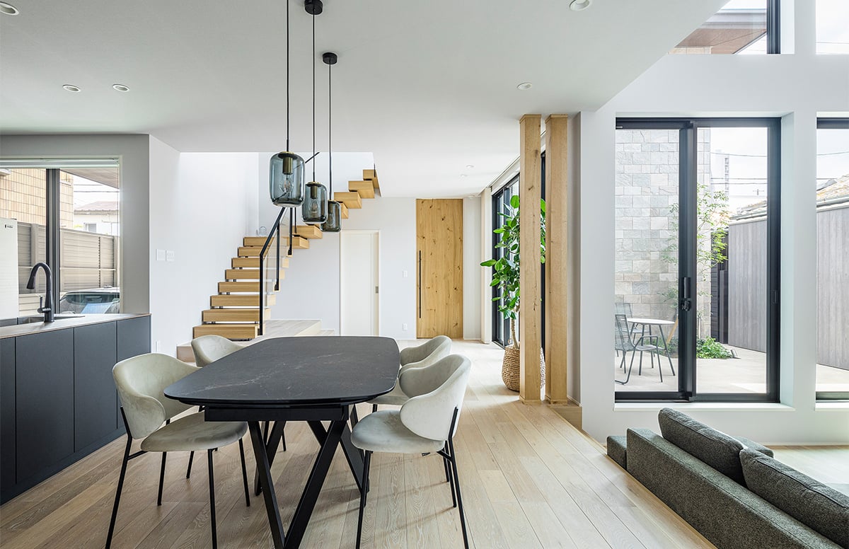 中庭がつなぐ家